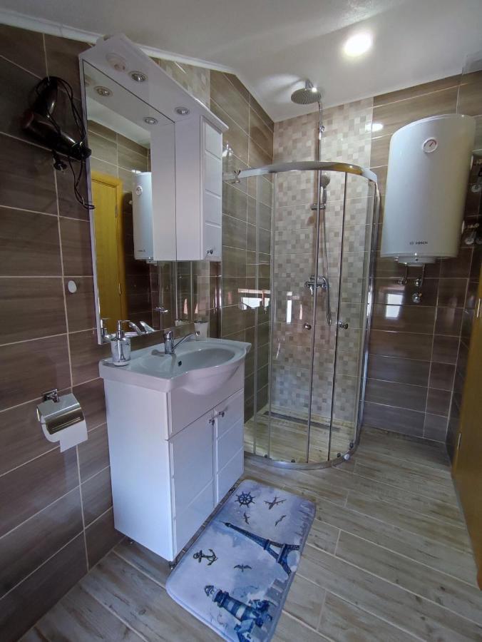 Apartman Toni Gračac Eksteriør billede