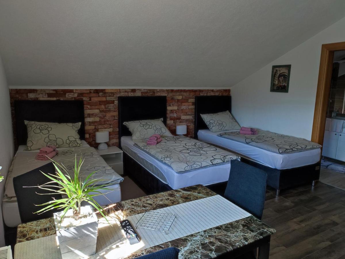 Apartman Toni Gračac Eksteriør billede