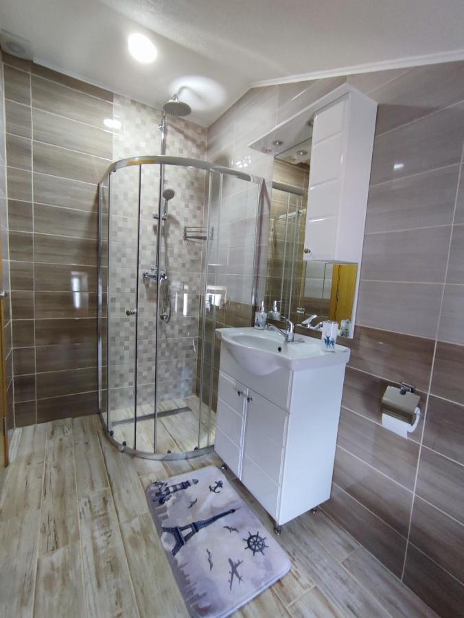 Apartman Toni Gračac Eksteriør billede