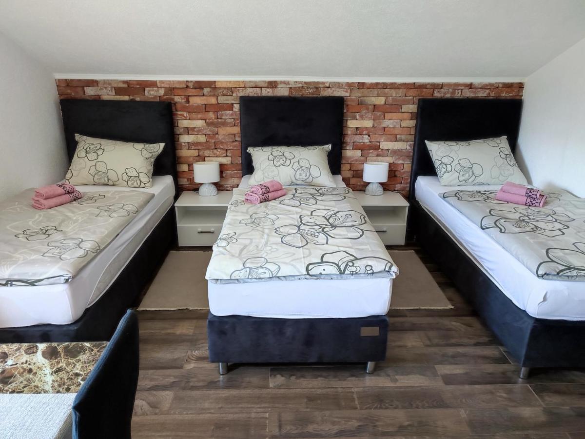 Apartman Toni Gračac Eksteriør billede