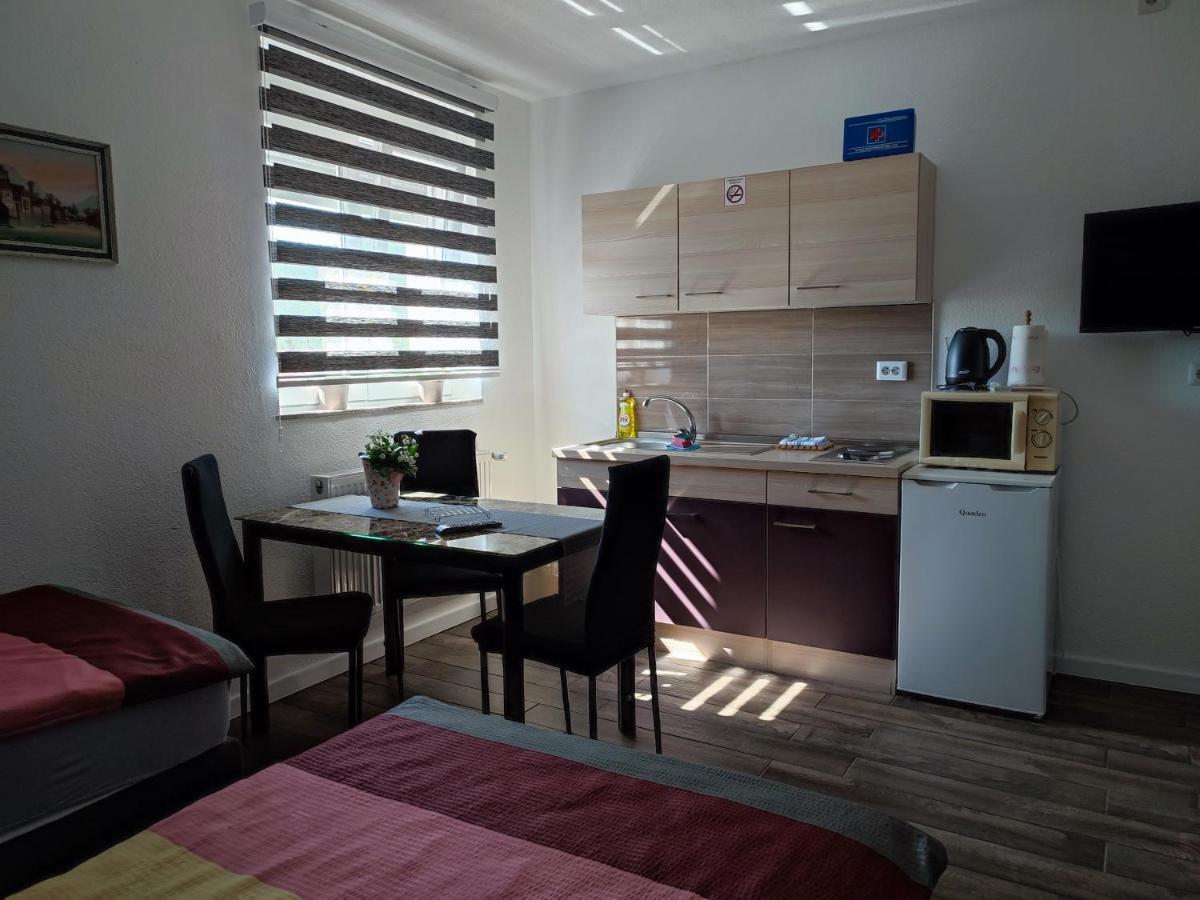 Apartman Toni Gračac Eksteriør billede