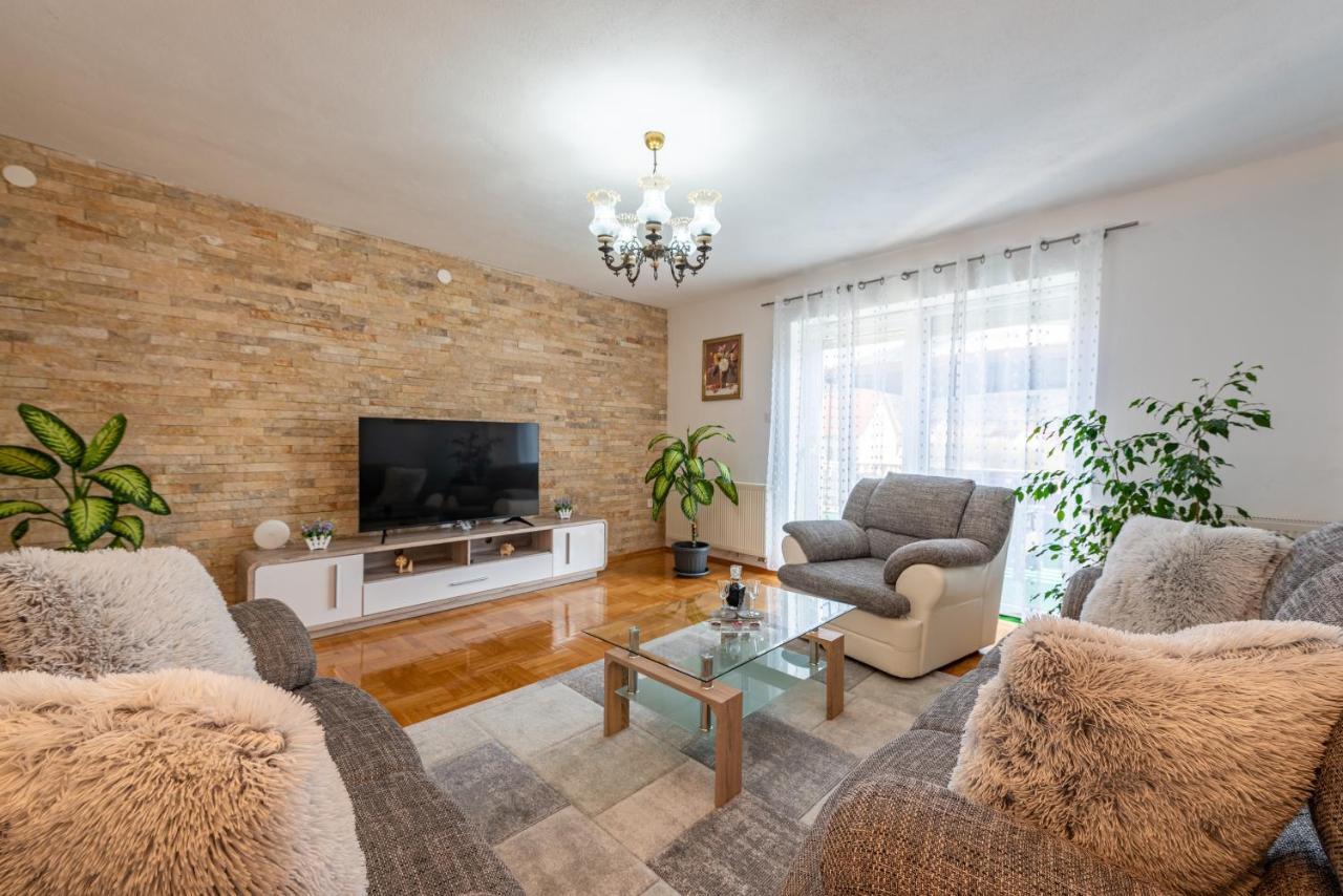 Apartman Toni Gračac Eksteriør billede