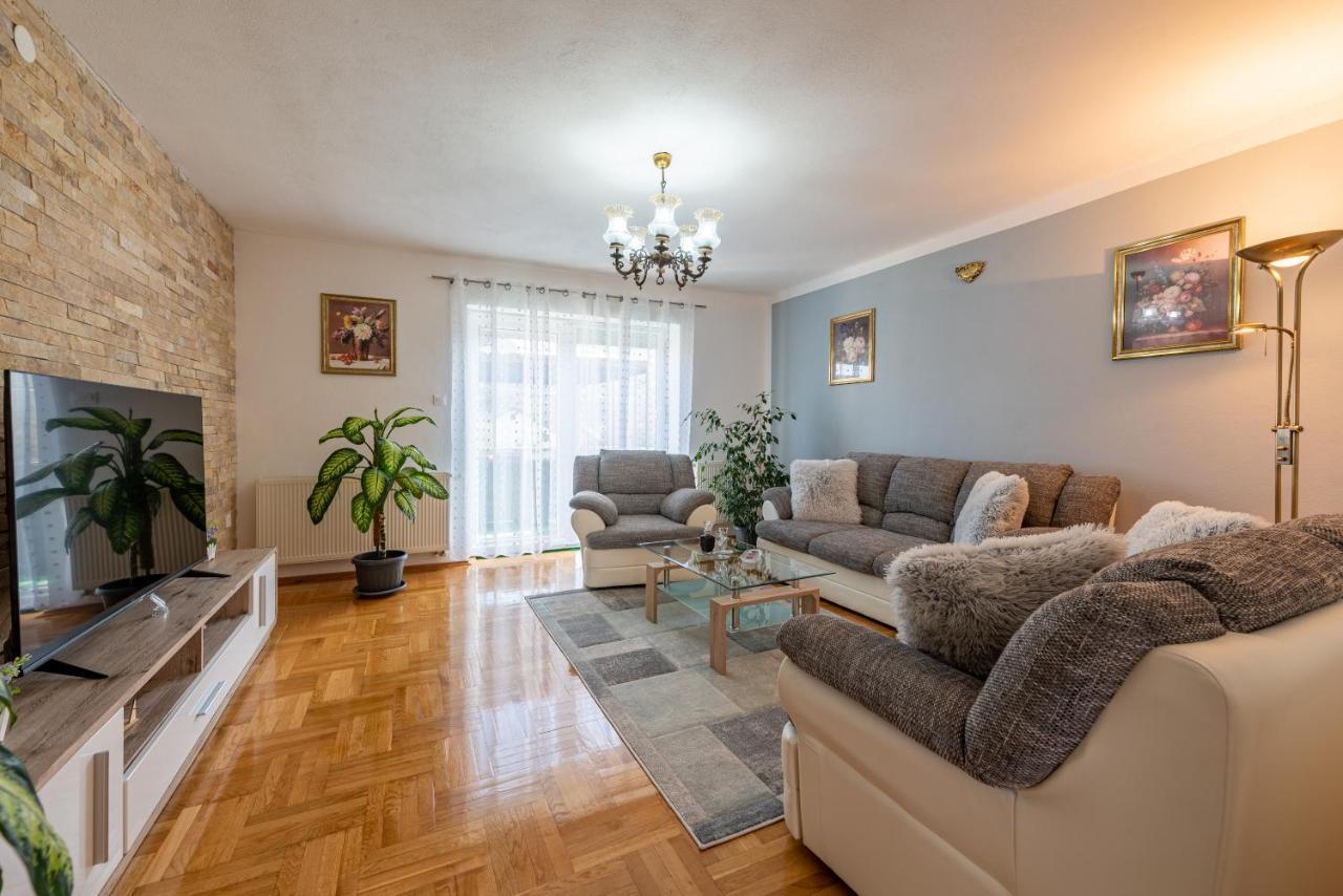 Apartman Toni Gračac Eksteriør billede