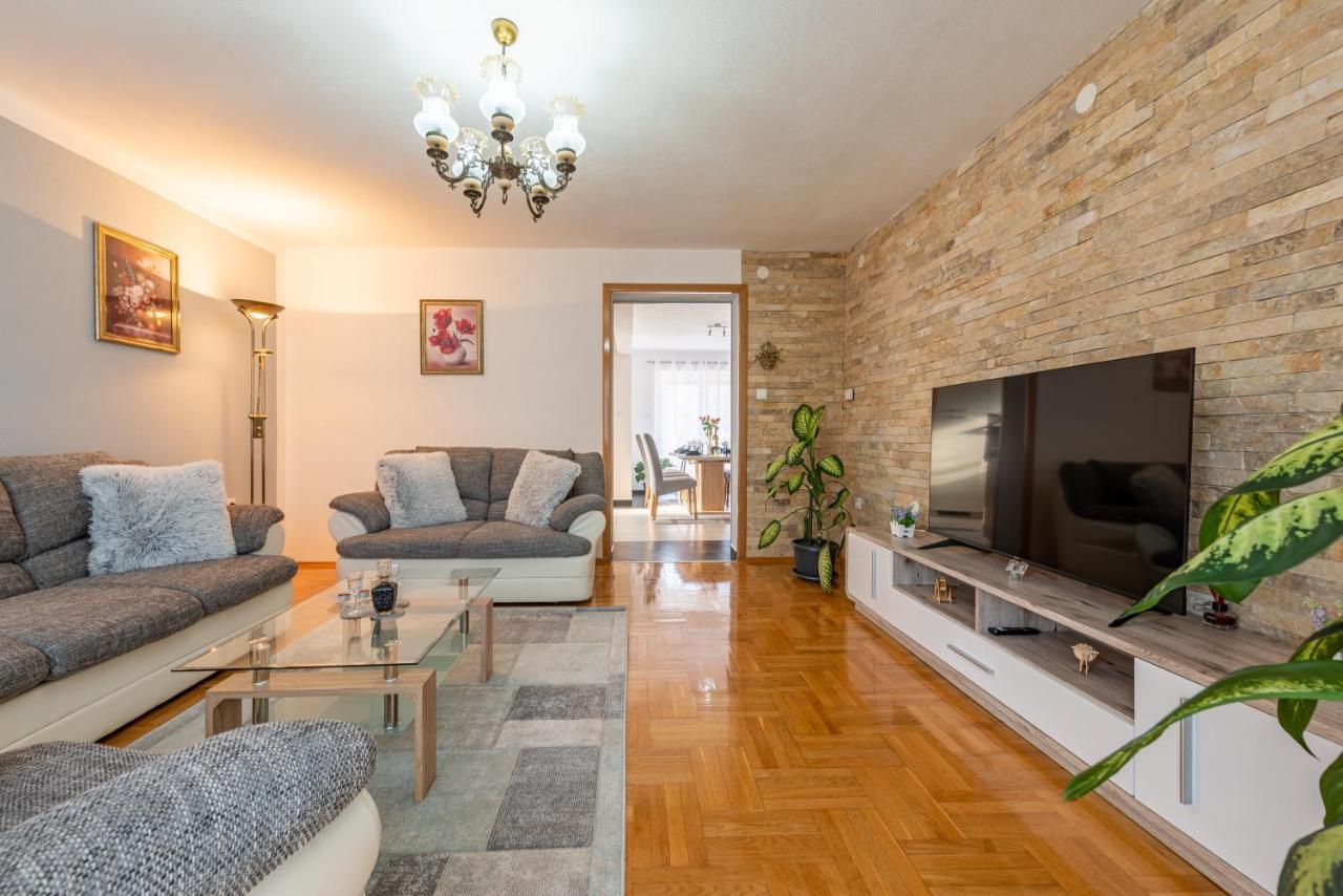 Apartman Toni Gračac Eksteriør billede