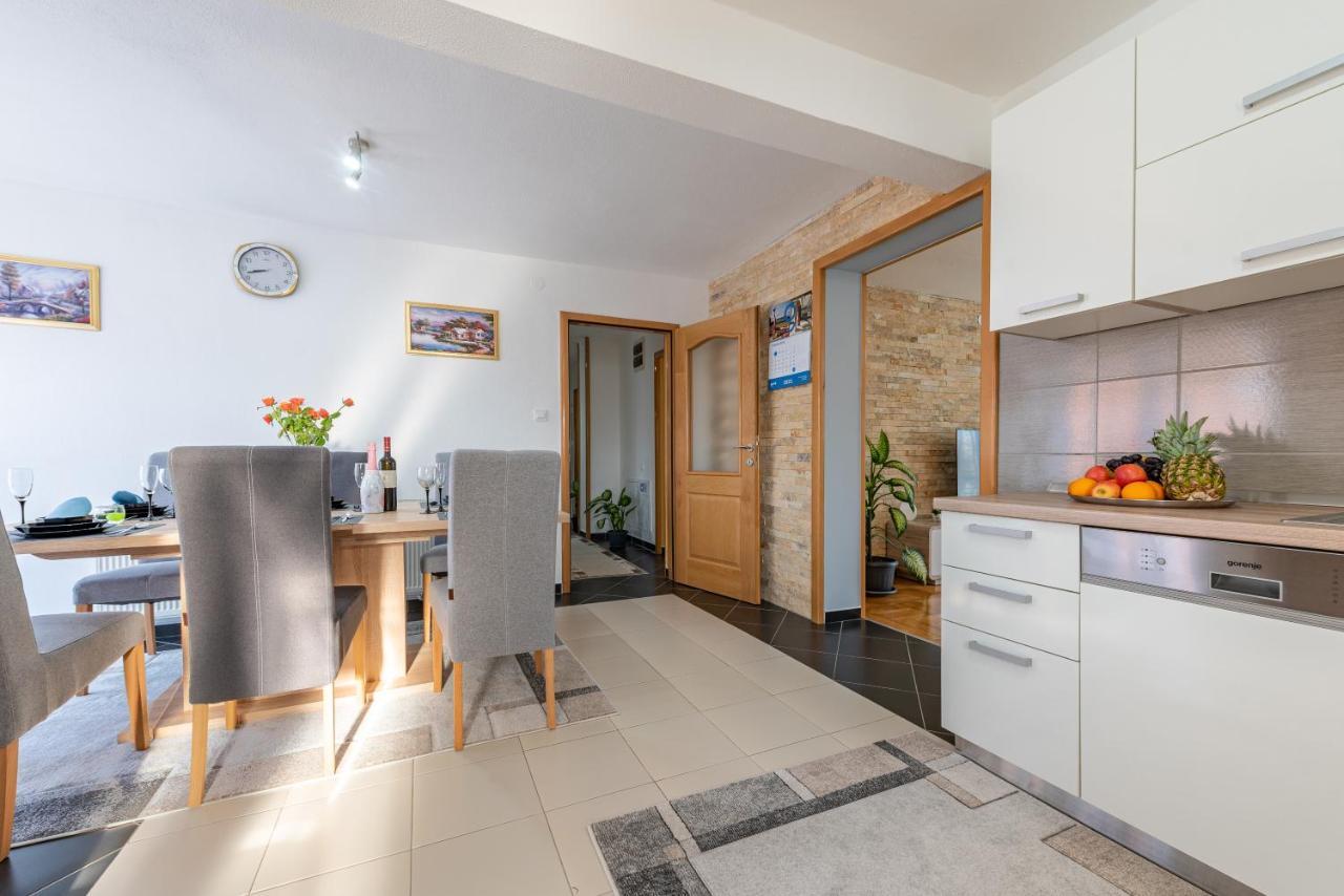Apartman Toni Gračac Eksteriør billede