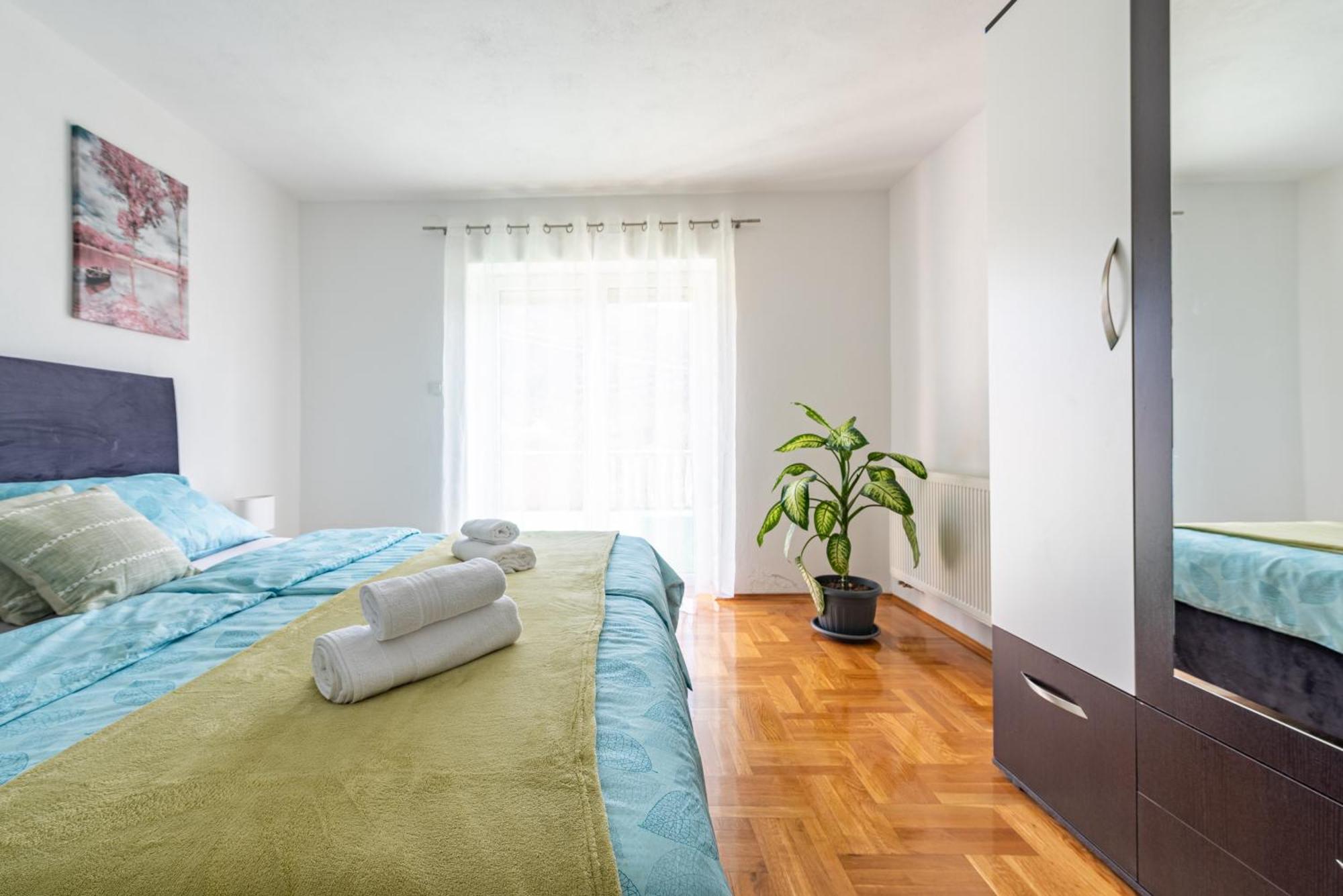 Apartman Toni Gračac Eksteriør billede