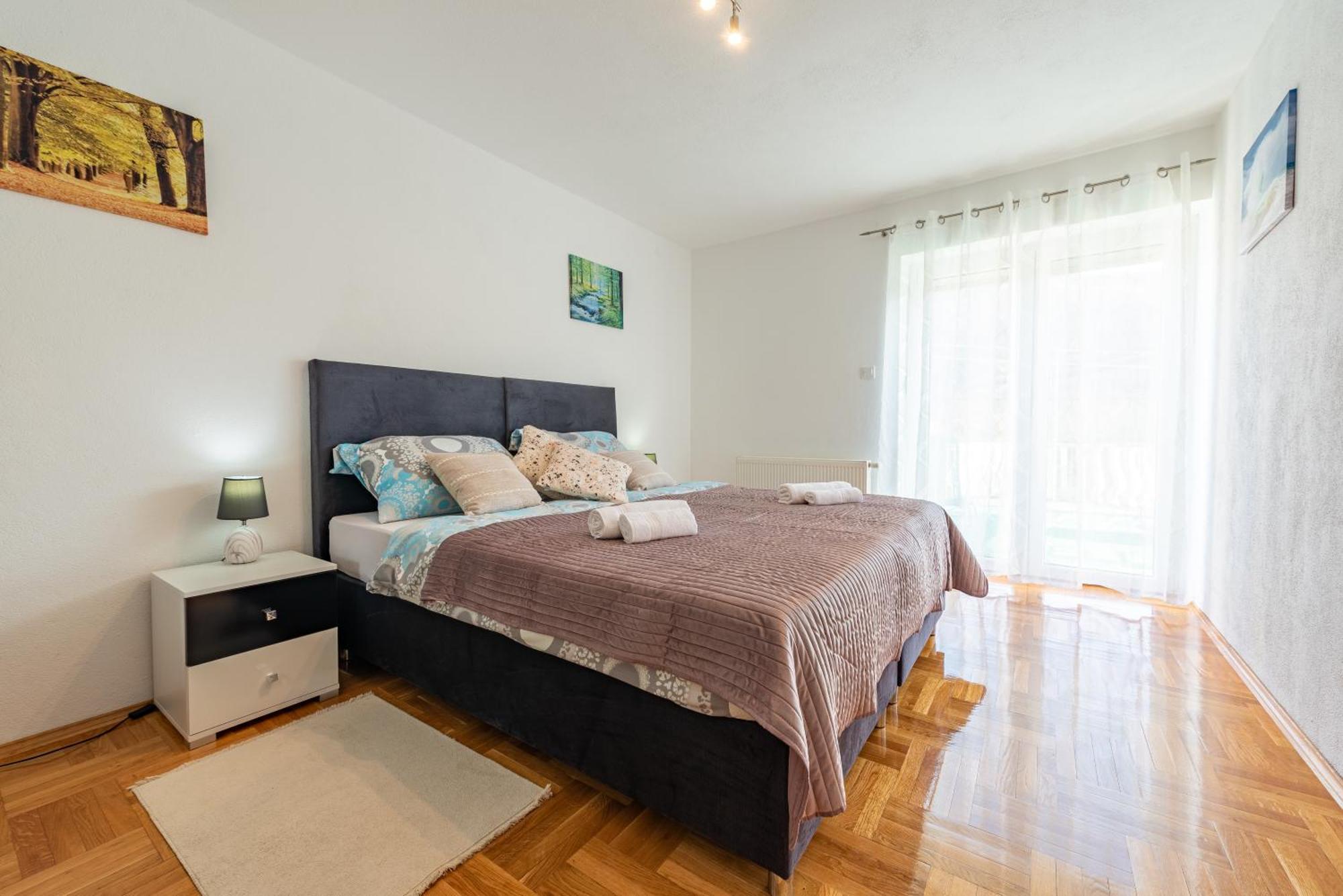 Apartman Toni Gračac Eksteriør billede