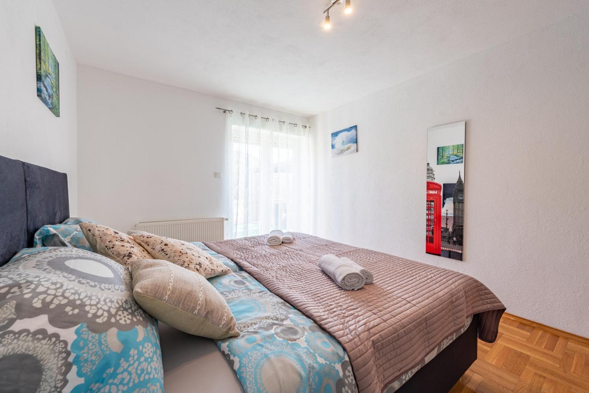 Apartman Toni Gračac Eksteriør billede