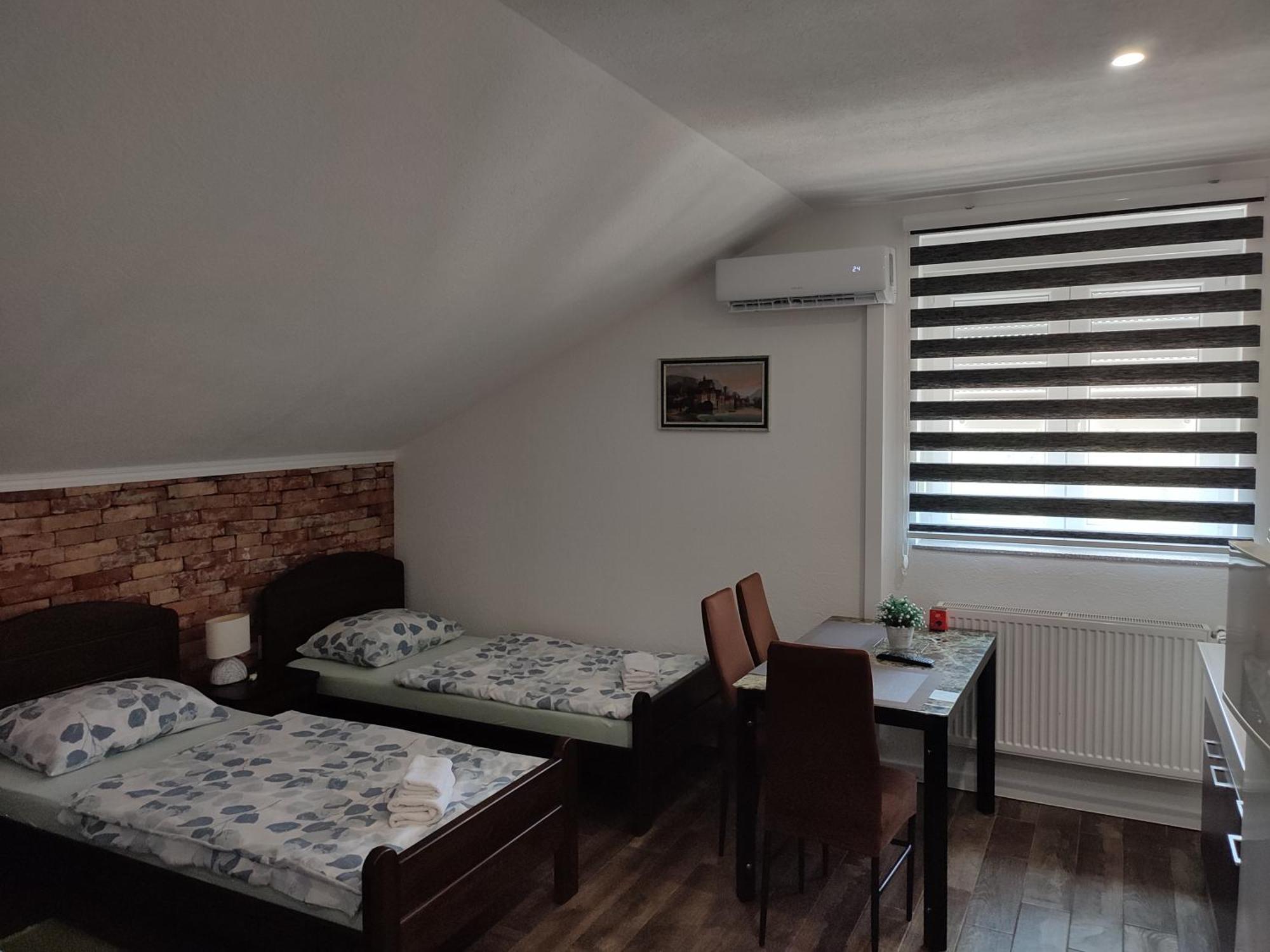 Apartman Toni Gračac Eksteriør billede