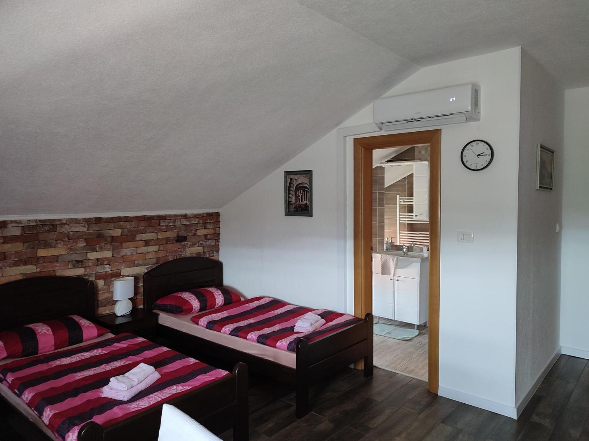 Apartman Toni Gračac Eksteriør billede